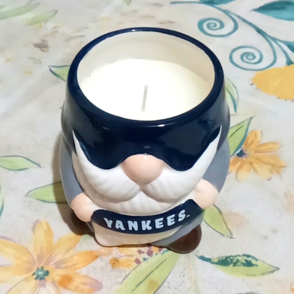 NEW YORK YANKEES GNOME CERAMIC CANDLE